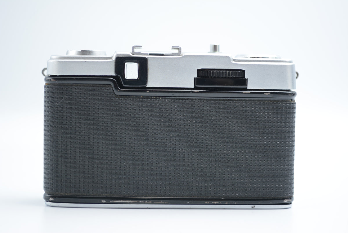 Olympus Pen EE-3 with D.Zuiko 28mm F3.5