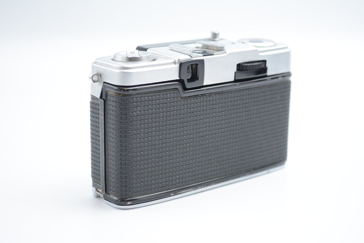 Olympus Pen EE-3 with D.Zuiko 28mm F3.5